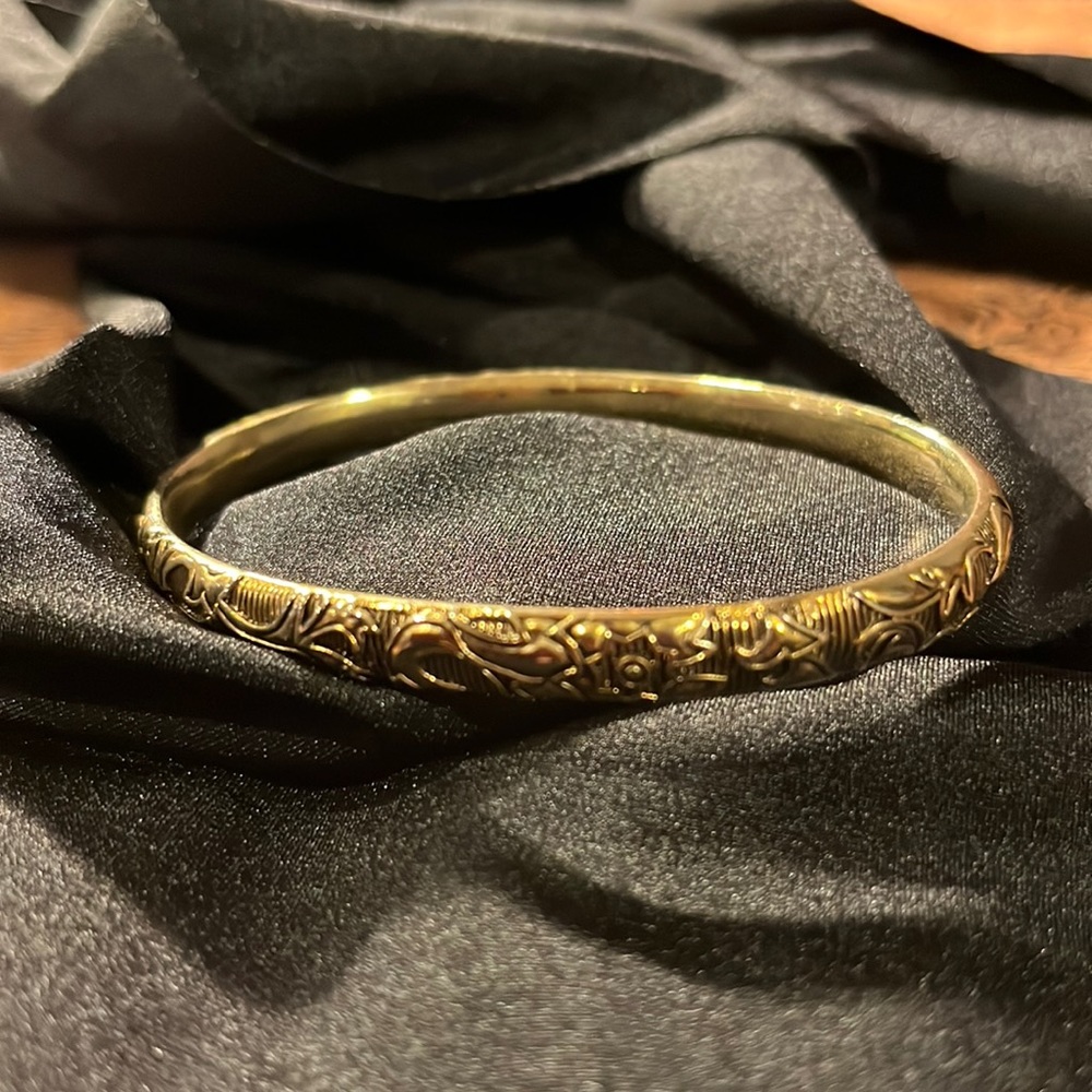 Vintage Monet Goldtone Bangle Bracelet - Picture 3 of 8